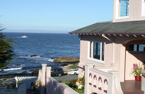Pacific Grove Cabin | Fireplace/1880square tube brass KINGBED/1920triple bow front dresser/clawfoot