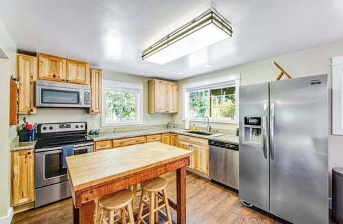 Forestville House | Forestville 1BR cottage near the Russian River — dogs welcome, AC