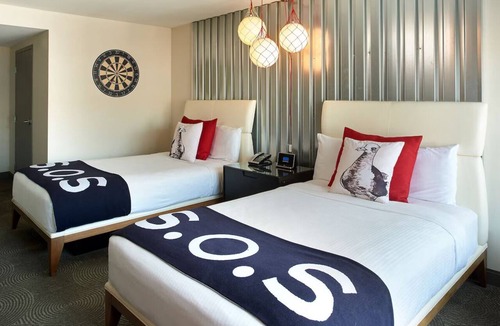 Fisherman's Wharf Hotel | Four Cozy Harbor Room Minutes from Pier 39 Fun | Ideal for Family Getaway