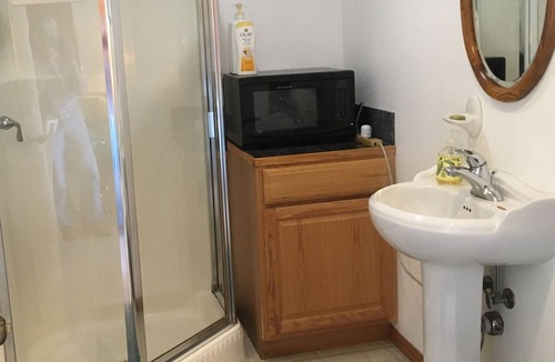 La Jolla Shores House | Fox Den North: Detached Bedroom and Bath
