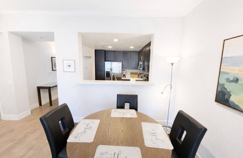 Westwood Apartment | Fully Furnished 2BR/2BA on Wilshire Blvd - AC, Gym Access, Ideal for Relocation
