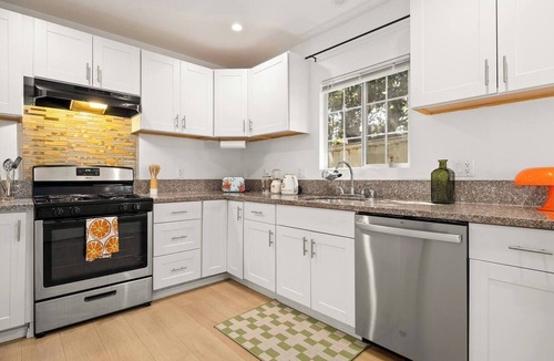 Atwater Village House | Gated Bungalow, 3BD, 2BTH, Park, Yard, Parking - Close to FIFA Fan Zone, DTLA