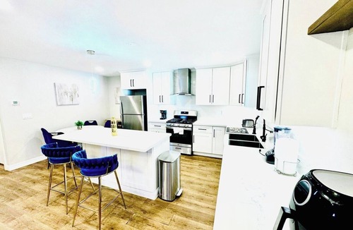 La Presa House | Gillespie Dr 2BR 1BA Front B | Near Downtown SD