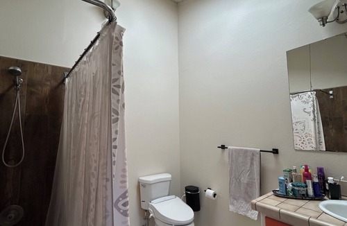 Ukiah House | Gorgeous heal side 3-bedroom house with jacuzzi , family and pet friendly .