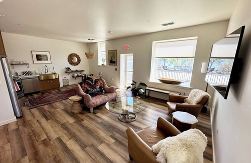 Lakeport Apartment | Gorgeous Lakeview Apartment in Heart of Town