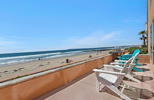 Imperial Beach Apartment | Gorgeous Large Spacious 3 Bedroom Direct Oceanfront