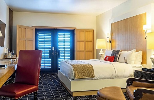 San Jose Hotel | Gorgeous Unit! Within Walking Distance of Winchester Mystery House! Pool, Spa