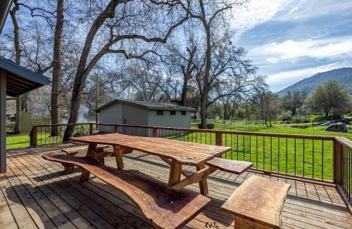 Kaweah House | Grand Riverside Retreat - 150 yds from the River