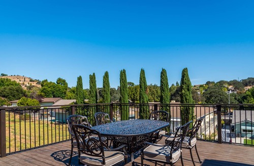 Paso Robles House | Grill Deck + Game Lounge | Mins to Downtown Paso | Westside Riley House