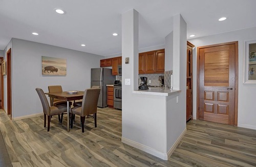 Avalon Condo | H246: Modern 2B|2B Villa WITH VIEWS FROM ALL ROOMS + 6 seater cart + 14 steps!