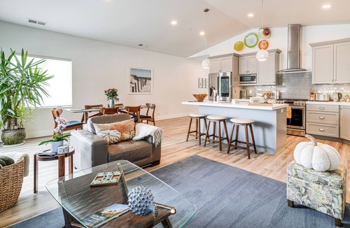 Half Moon Bay House | Half Moon Bay Vacation Rental: 1 Mile to Beach!