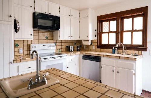 Mendocino Bed & Breakfast | Headlands Inn Bed and Breakfast