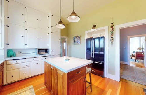 Healdsburg House | Healdsburg 2BR Victorian vineyard cottage with mountain views