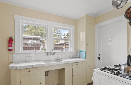 University South House | Heart of Palo Alto Cottage w Parking Near Stanford
