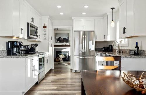 San Miguel House | Heavenly Vacation Retreat with Sweeping Vineyard Views near Paso Robles Wineries in California