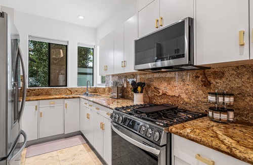The Movie Colony House | Hidden Paradise w/Two Private Suites TOT# 038530
