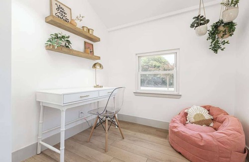 Exeter House | Historic Schoolhouse Retreat, Walk to Downtown Exeter