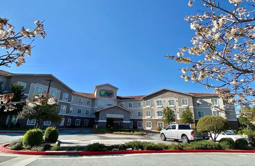 Beaumont Hotel | Holiday Inn Express & Suites Beaumont - Oak Valley by IHG