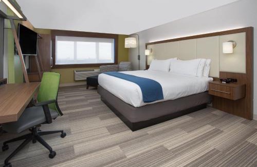 Redding Hotel | Holiday Inn Express & Suites - Redding by IHG