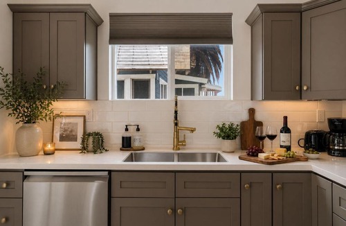 Wilshire House | Hollywood Chateau Townhouse