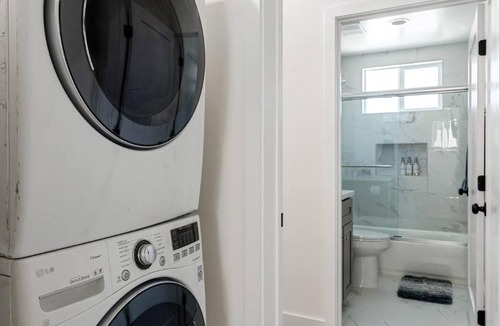 Wilshire House | Hollywood Chateau Townhouse