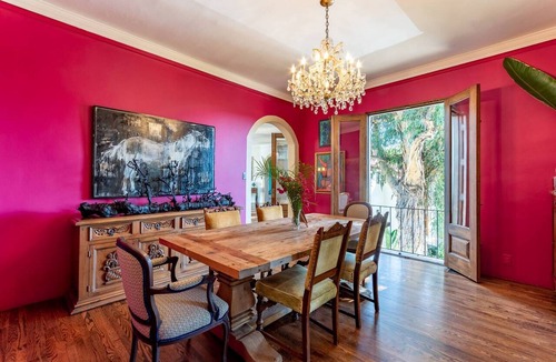 Hollywood Dell House | Hollywood Hills Retreat | Views, Chef's Kitchen, Walk to Hollywood Bowl + Parking