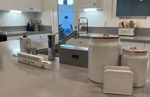 Palmdale House | Home away from Home/Beautiful 3-bedroom house in charming Palmdale