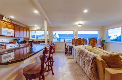 Morro Bay House | Honey! Stop the car! Guests Love US! Christmas is open! Sanctuary, spa, dogs ok