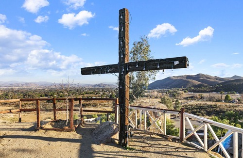 Perris House | Hope Haven, Christian Setting, Sleeps 76. 20Baths, Ideal for Groups & Churches