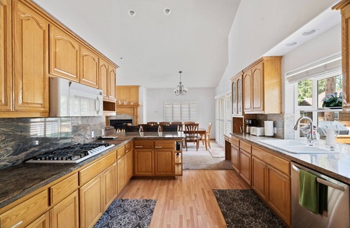 Montgomery Estates House | Hot Days, Cool Nights – 4BR Pet-Friendly Home in South Lake Tahoe