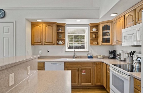 Tahoe Paradise House | Hot Tub | BBQ | Deck | Pet Friendly