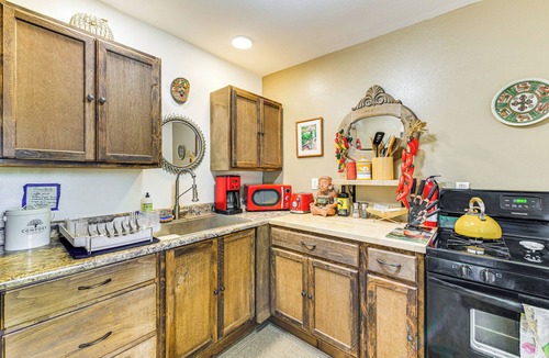 Fort Bragg Cottage | Hot Tub & Views: 'secret Garden' Fort Bragg Cabin