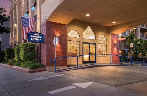 Mid Central Hotel | Howard Johnson by Wyndham Pasadena