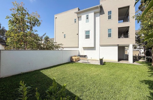 North Long Beach House | Huge Yard + Garage : Modern 3BR Long Beach Home