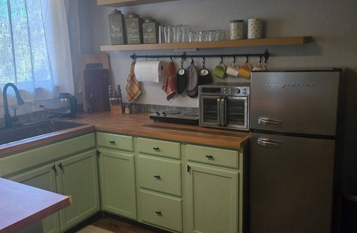 Twain Harte Apartment | Humans and fur babies welcome in this cozy studio with EV/Tesla charger.