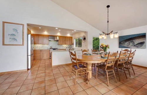 Bodega Bay House | Hummingbird Hideout! Golf Course View, Dog Friendly, Hot Tub, Walk to the Beach!