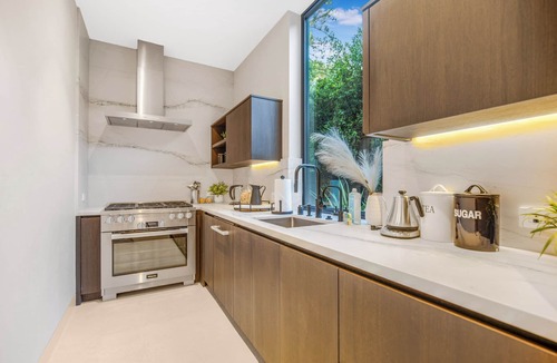 Beverly Hills House | Hutton Modern - Architectural Masterpiece 5BD/8BA Private & Gated Oasis
