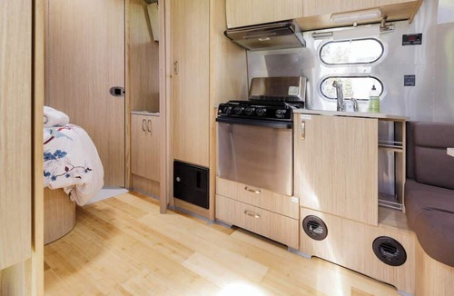 Fairview Park House | Iconic Airstream Retreat w/Hot Tub