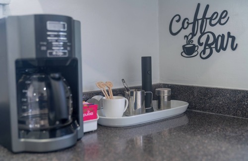 Compton House | Ideal LA Stay w/Parking - Comfortable & Private Space