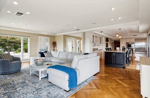 Thousand Oaks Cottage | Impressive Cottage with Swimming Pool in Thousand Oaks, California