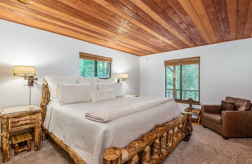 Fish Camp Cabin | Johnson's Firefall Lodge - 2 miles from Yosemite National Park!
