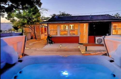 Yucca Valley House | JT's Star Catcher Cabin - HOT TUB