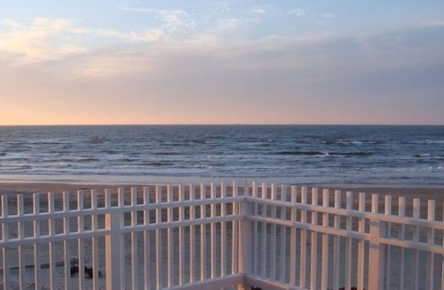 San Luis House | Just Steps to the Ocean, Beachfront, House On the Beach, Minutes from Galveston