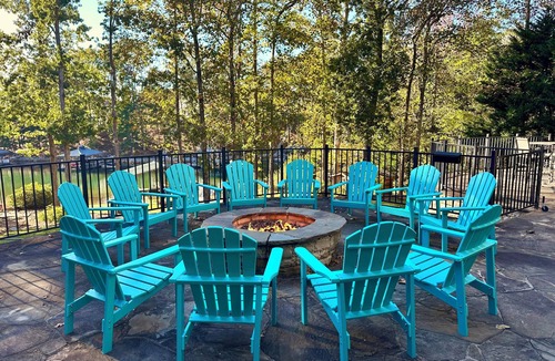 Saxony Forest House | Keowee Lakefront dock, canoe, kayaks, and more!