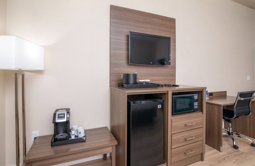 Apple Hill Hotel | King Bed Suite in a Hotel