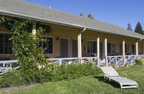Upper Lake Cabin | Kitchenette with Queen Bed - The Lodge At Blue Lakes
