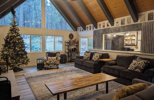 Wrightwood Cabin | Knotty by Nature | Luxury Cabin Stay