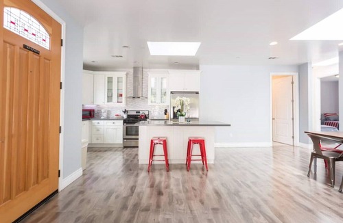 Lake Balboa House | Lake Balboa Modern 4 Bedroom 3 Bath Glam Charmer