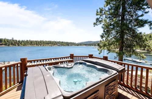 Boulder Bay House | Lakefront Luxury Private Dock, Spa & Game Room