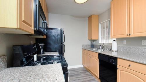 Temecula Apartment | Landing Modern Apartment with Amazing Amenities (ID8118X32)